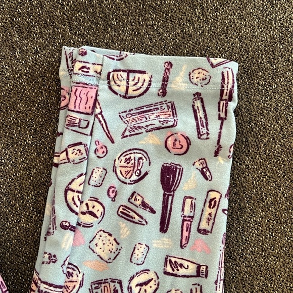 LuLaRoe Make Up Perfume Print Leggings. One size. - Picture 3 of 7